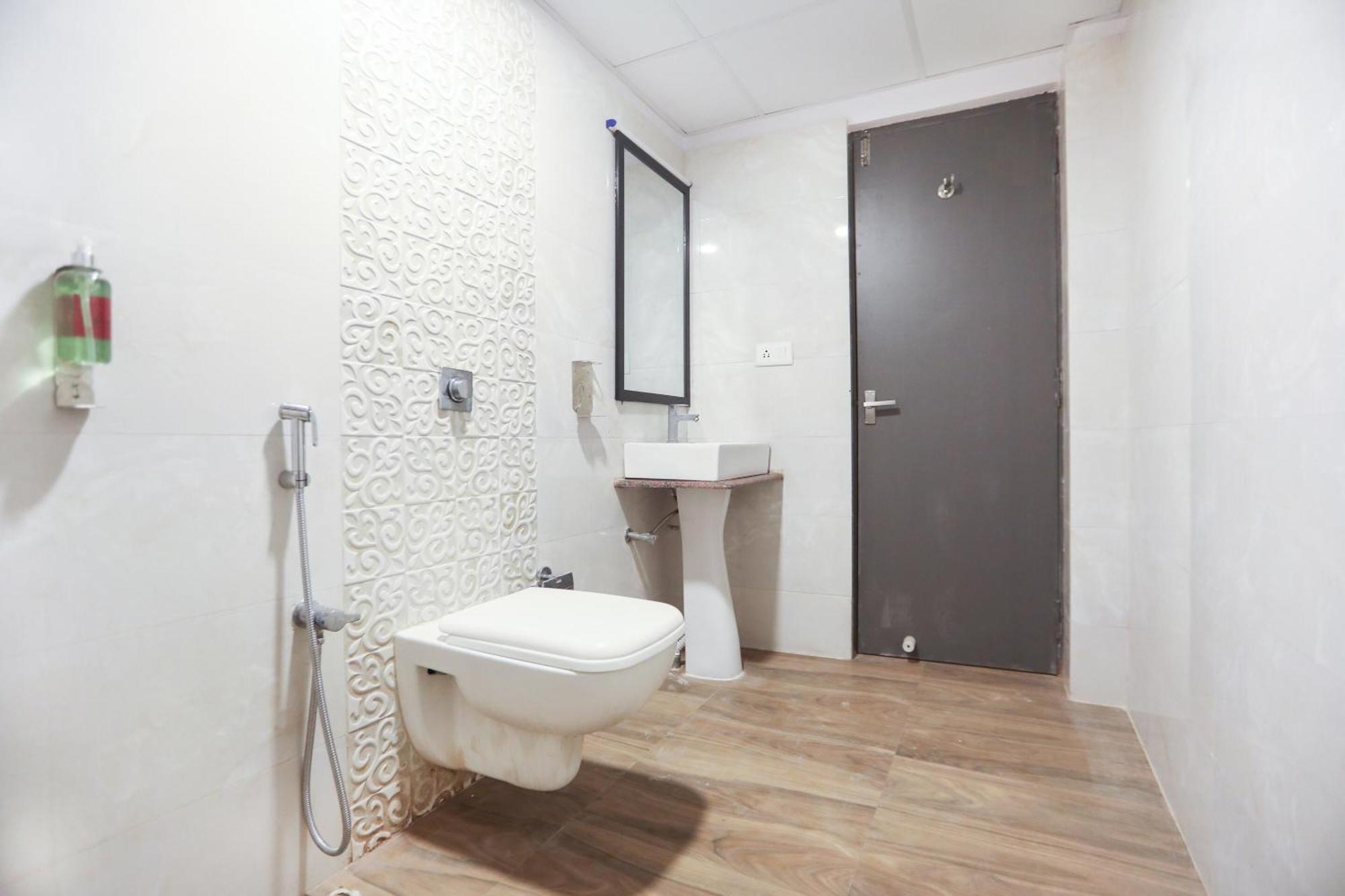 Отель Super Townhouse Suncitel Near Kolkata Airport Dam Dam Экстерьер фото
